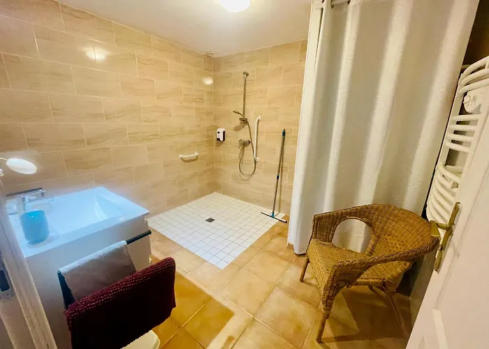 Les De La Richardiere *